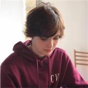 Élève de khâgne (2e année de prépa) au lycée Henri IV à Paris. Je suis capable de donner des cours de français et de philosophie